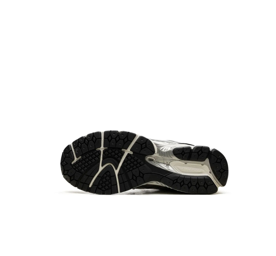 NB 1906R Silver Black